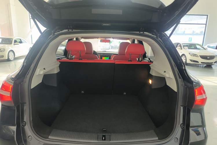Used Roewe RX3 2020 1.6L Manual 4G Connect Super-Fresh Elite Edition Trunk