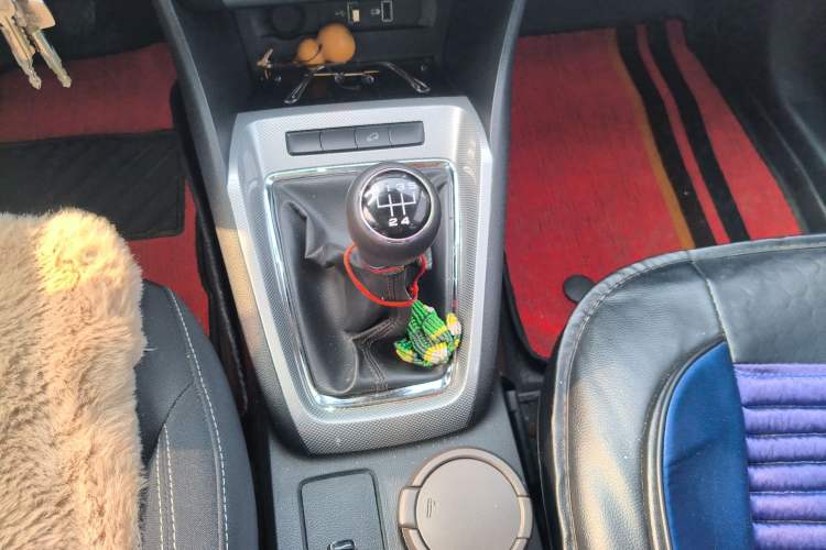 Used Roewe RX3 2020 1.6L Manual 4G Connect Super-Fresh Elite Edition Gear Lever