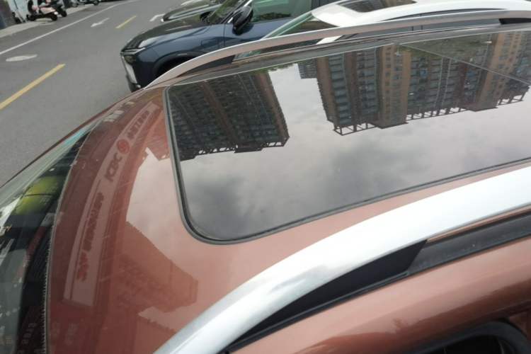 Used Roewe RX3 2020 1.6L CVT 4G Connected Ultra-Cool Flagship Edition Roof