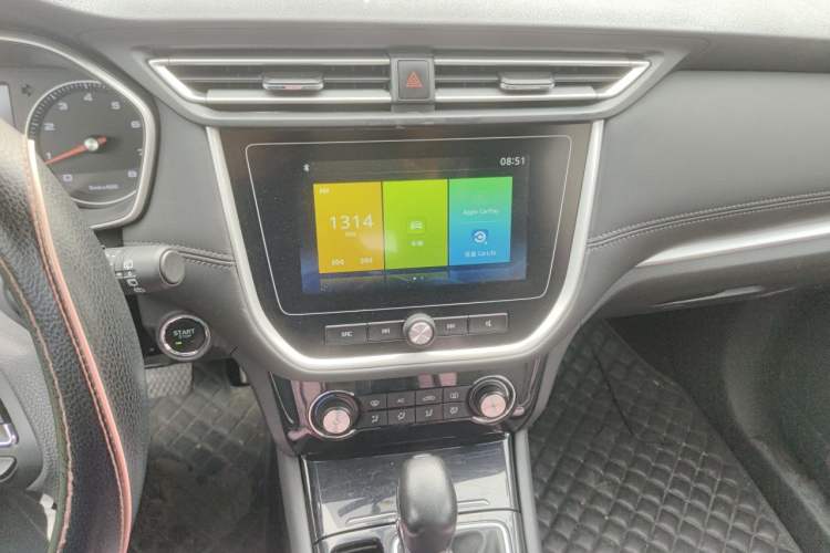 Used Roewe RX3 2020 1.6L CVT 4G Connected Ultra-Fun Elite Edition Audio And AC Panel