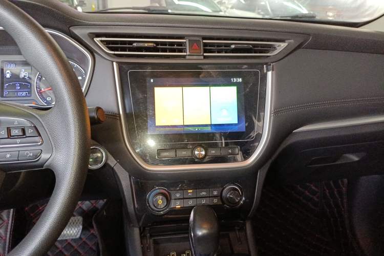 Used Roewe RX3 2020 1.6L CVT 4G Connected Ultra-Fun Elite Edition Audio And AC Panel