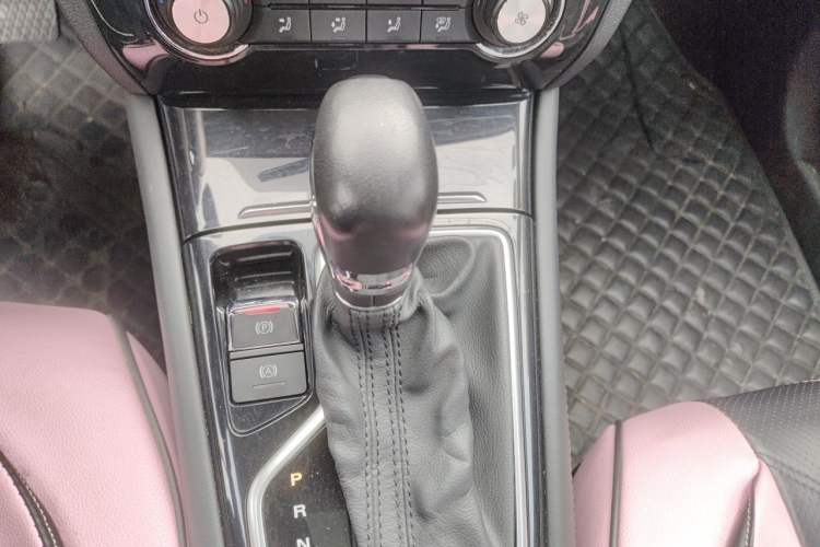 Used Roewe RX3 2020 1.6L CVT 4G Connected Ultra-Fun Elite Edition Gear Lever