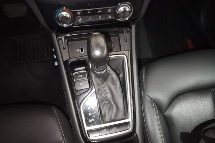 Used Roewe RX3 2020 1.6L CVT 4G Connected Ultra-Cool Flagship Edition Gear Lever