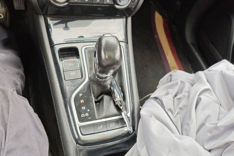 Used Roewe RX3 2020 1.6L CVT 4G Connected Ultra-Cool Flagship Edition Gear Lever