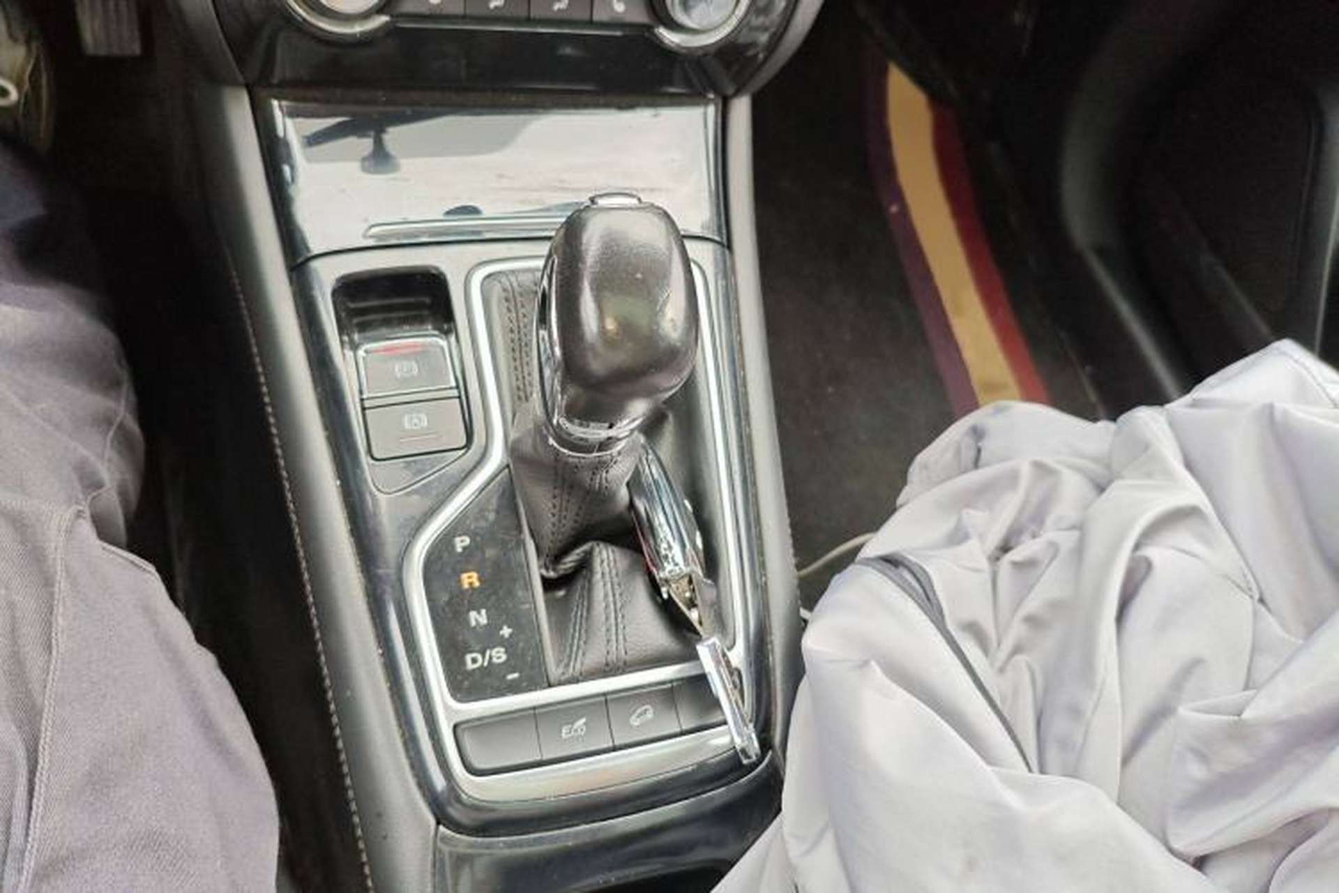 Used Roewe RX3 2020 1.6L CVT 4G Connected Ultra-Cool Flagship Edition Gear Lever