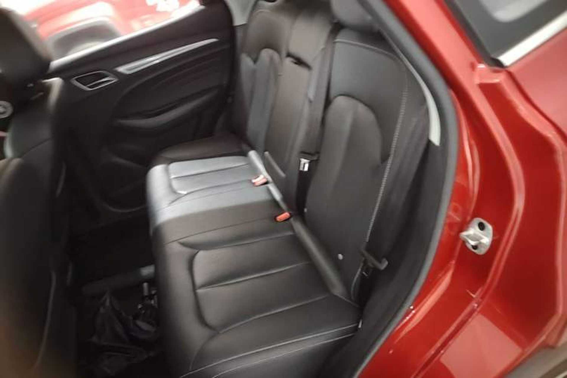 Used Roewe RX3 2020 1.6L CVT 4G Connected Ultra-Cool Flagship Edition Left Rear Seat