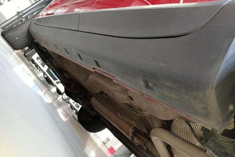 Used Roewe RX3 2020 1.6L CVT 4G Connected Ultra-Fun Elite Edition Left Side Sill