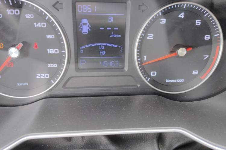 Used Roewe RX3 2020 1.6L CVT 4G Connected Ultra-Fun Elite Edition Odometer Close Up