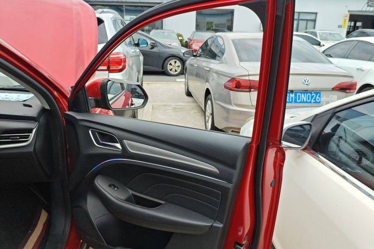 Used Roewe RX3 2020 1.6L CVT 4G Connected Ultra-Cool Flagship Edition Right Front Door Interior