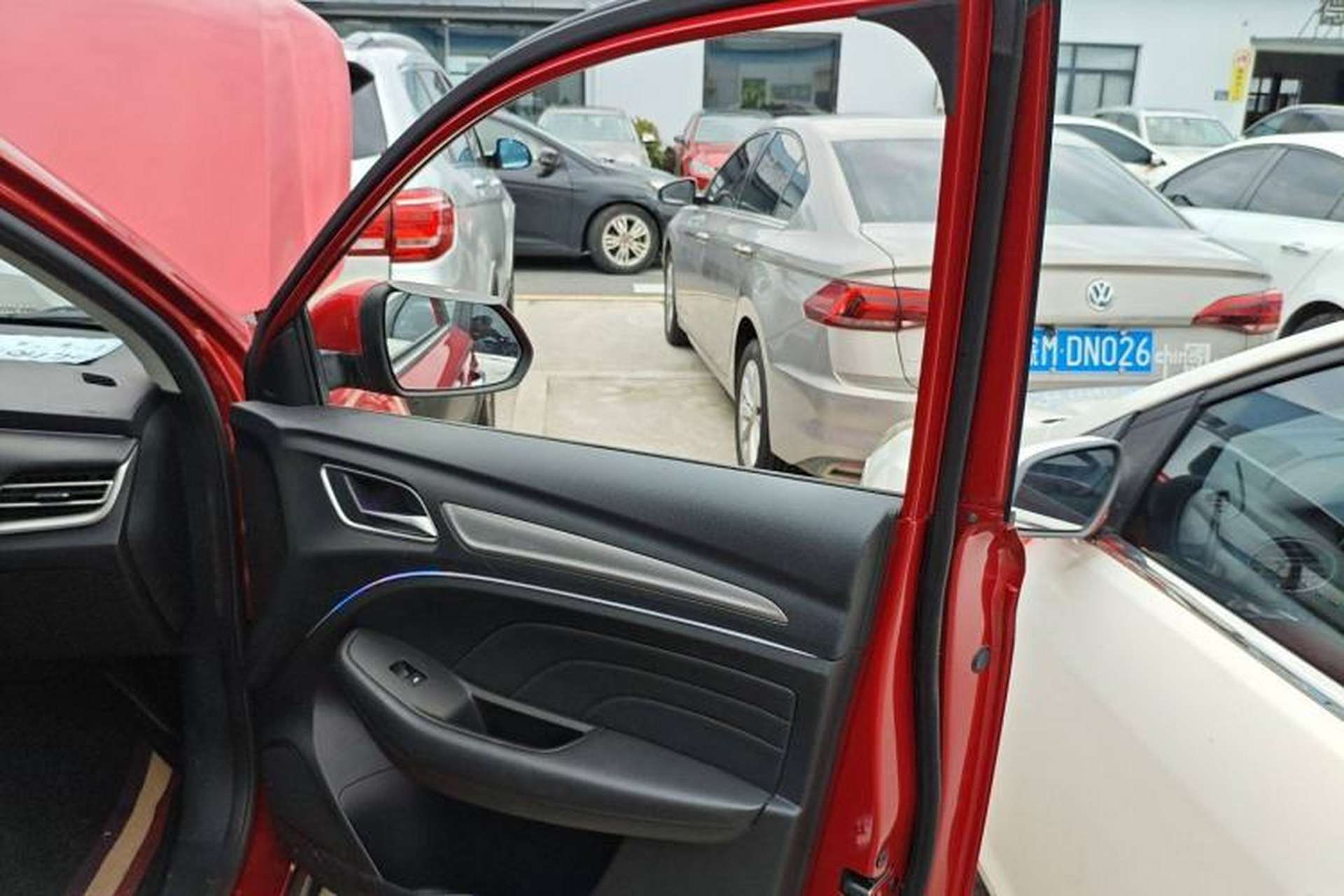 Used Roewe RX3 2020 1.6L CVT 4G Connected Ultra-Cool Flagship Edition Right Front Door Interior