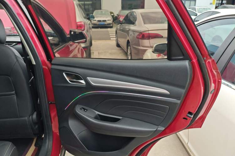 Used Roewe RX3 2020 1.6L CVT 4G Connected Ultra-Cool Flagship Edition Right Rear Door Interior