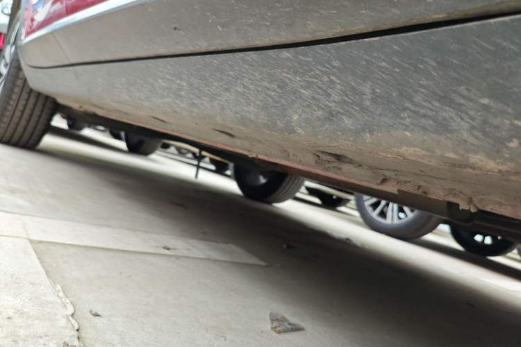 Used Roewe RX3 2020 1.6L CVT 4G Connected Ultra-Cool Flagship Edition Right Side Sill