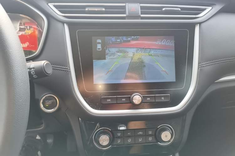 Used Roewe RX3 2020 1.6L CVT 4G Connected Ultra-Fun Elite Edition Audio And AC Panel
