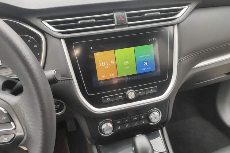 Used Roewe RX3 2020 1.6L CVT 4G Connected Ultra-Cool Flagship Edition Audio And AC Panel