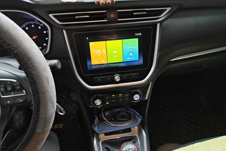 Used Roewe RX3 2020 1.6L Manual 4G Connect Ultra-Fresh Flagship Edition Audio And AC Panel