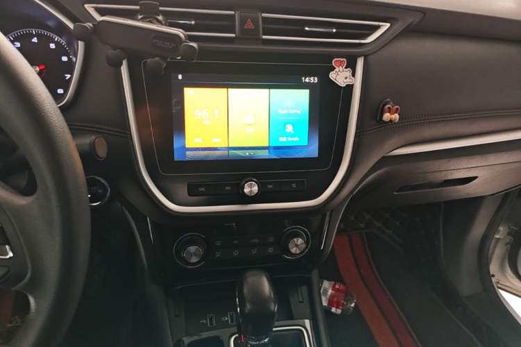 Used Roewe RX3 2020 1.6L CVT 4G Connected Ultra-Fun Elite Edition Audio And AC Panel