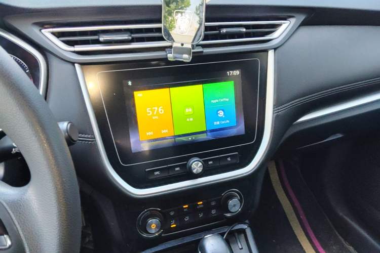 Used Roewe RX3 2020 1.6L CVT 4G Connected Ultra-Fun Elite Edition Audio And AC Panel