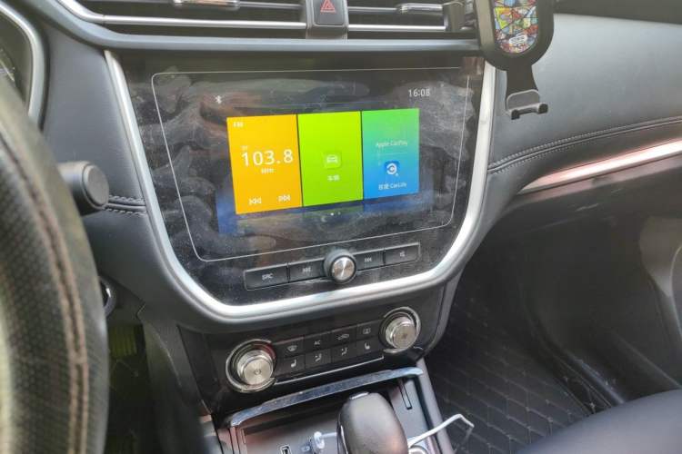 Used Roewe RX3 2020 1.6L CVT 4G Connected Ultra-Cool Flagship Edition Audio And AC Panel
