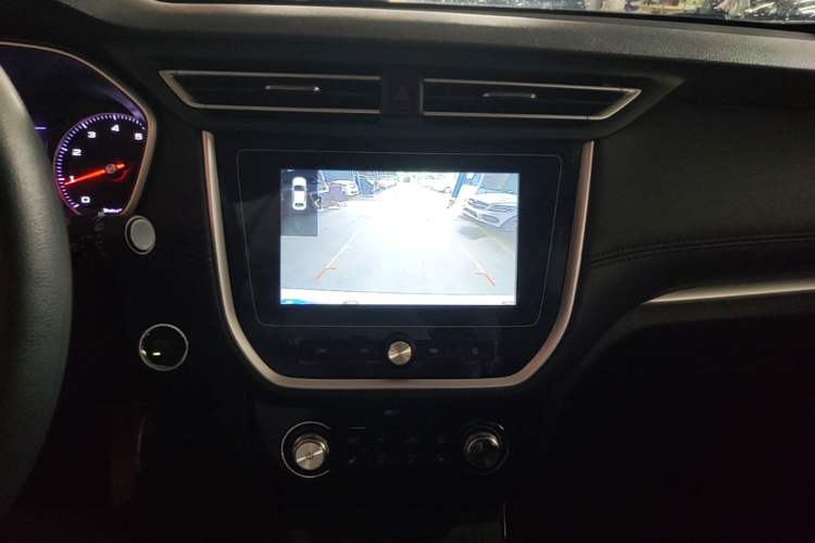 Used Roewe RX3 2020 1.6L CVT 4G Connected Ultra-Cool Flagship Edition Audio And AC Panel