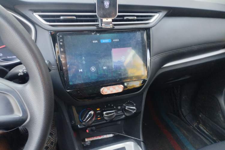 Used Roewe RX3 2020 1.6L Manual - Ultra-Fresh Entry Version Audio And AC Panel