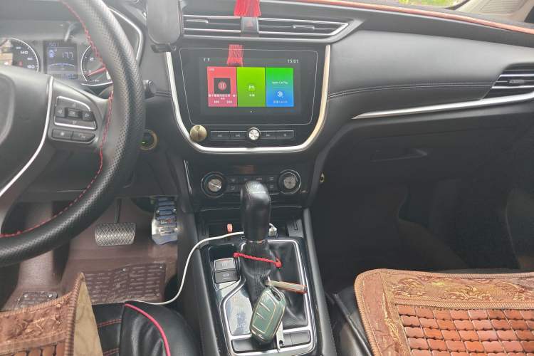 Used Roewe RX3 2020 1.6L CVT 4G Connected Ultra-Fun Elite Edition Audio And AC Panel