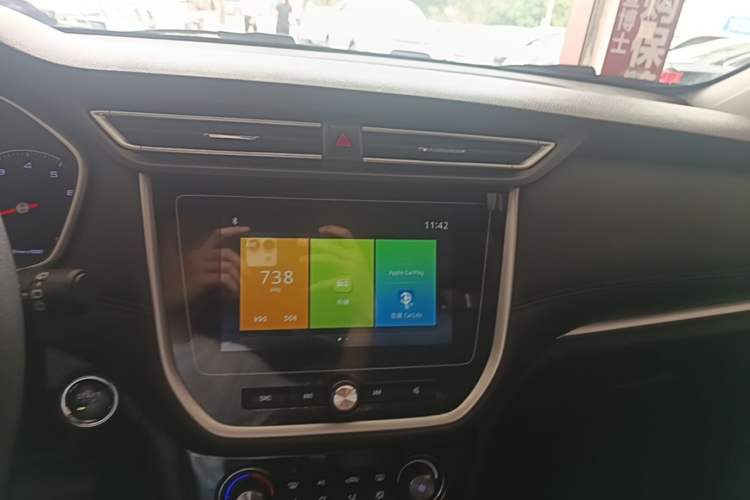 Used Roewe RX3 2020 1.6L CVT 4G Connected Ultra-Fun Elite Edition Audio And AC Panel