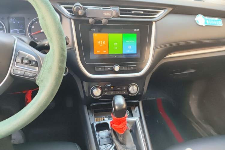 Used Roewe RX3 2020 1.6L CVT 4G Connected Ultra-Cool Flagship Edition Audio And AC Panel