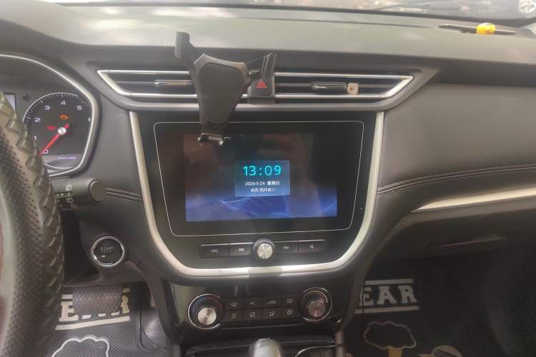 Used Roewe RX3 2020 1.6L CVT 4G Connected Ultra-Fun Elite Edition Audio And AC Panel