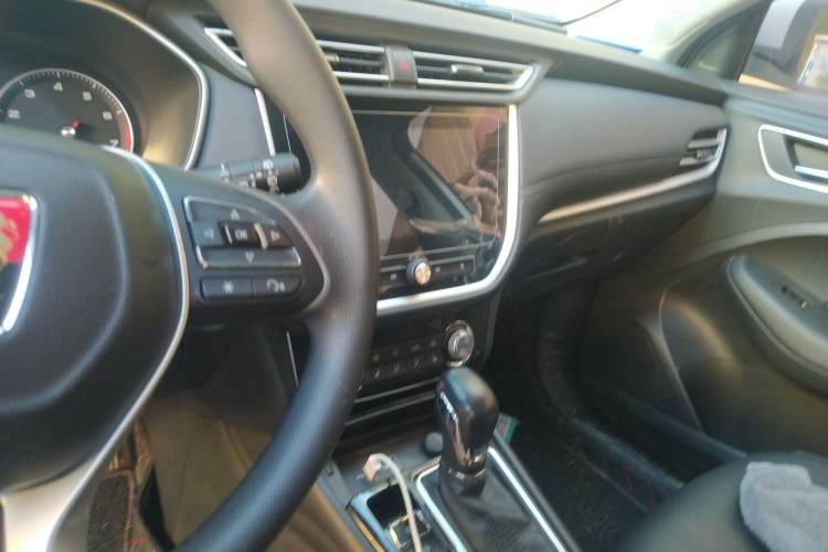 Used Roewe RX3 2020 1.6L CVT 4G Connected Ultra-Cool Flagship Edition Audio And AC Panel