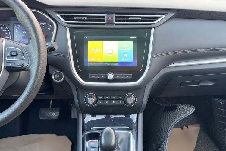 Used Roewe RX3 2020 1.6L CVT 4G Connected Ultra-Fun Elite Edition Audio And AC Panel