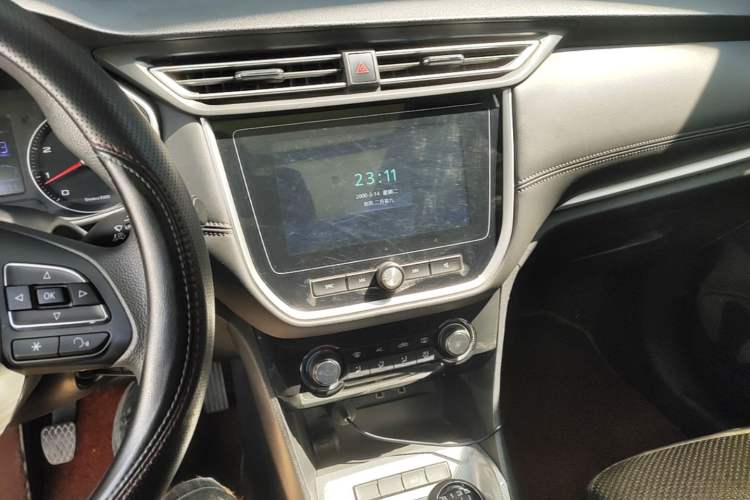 Used Roewe RX3 2020 1.6L Manual 4G Connect Super-Fresh Elite Edition Audio And AC Panel