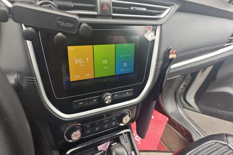 Used Roewe RX3 2020 1.6L CVT 4G Connected Ultra-Fun Elite Edition Audio And AC Panel