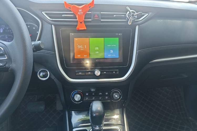 Used Roewe RX3 2020 1.6L CVT 4G Connected Ultra-Fun Elite Edition Audio And AC Panel
