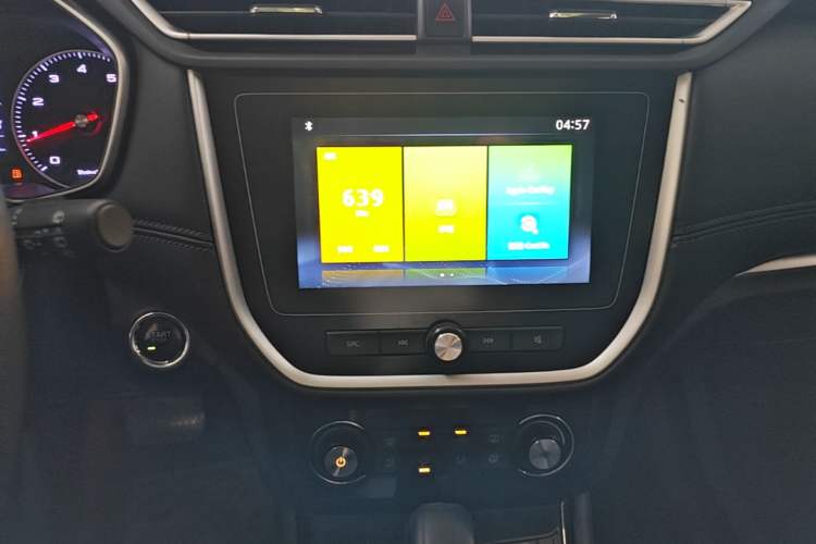 Used Roewe RX3 2020 1.6L CVT 4G Connected Ultra-Fun Elite Edition Audio And AC Panel