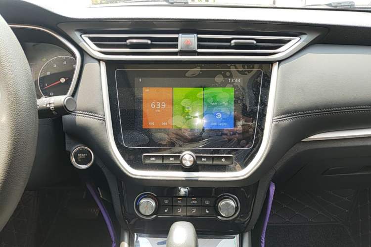 Used Roewe RX3 2020 1.6L CVT 4G Connected Ultra-Cool Flagship Edition Audio And AC Panel