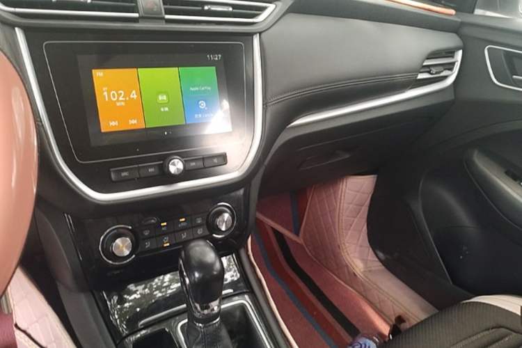 Used Roewe RX3 2020 1.6L CVT 4G Connected Ultra-Fun Elite Edition Audio And AC Panel