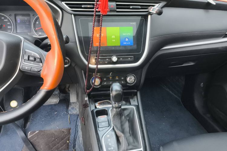 Used Roewe RX3 2020 1.6L CVT 4G Connected Ultra-Cool Flagship Edition Audio And AC Panel