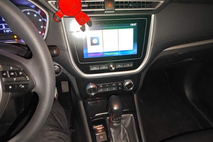 Used Roewe RX3 2020 1.6L CVT 4G Connected Ultra-Cool Flagship Edition Audio And AC Panel