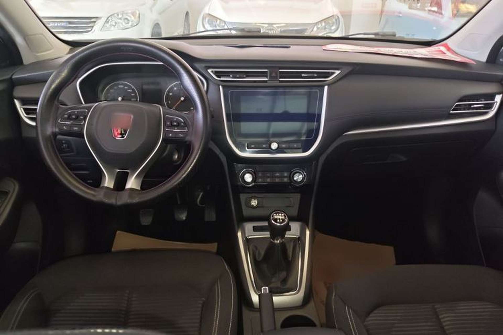 Used Roewe RX3 2020 1.6L Manual 4G Connect Super-Fresh Elite Edition Center Console