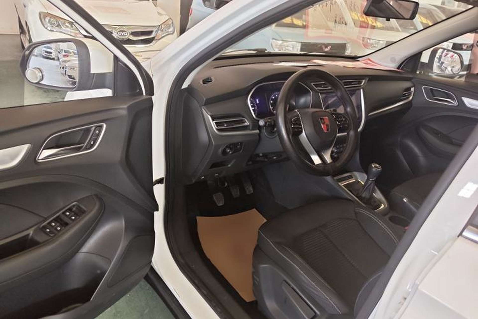 Used Roewe RX3 2020 1.6L Manual 4G Connect Super-Fresh Elite Edition Driver Seat