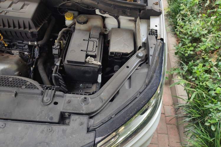 Used Roewe RX3 2020 1.6L Manual 4G Connect Ultra-Fresh Flagship Edition Engine Bay Left