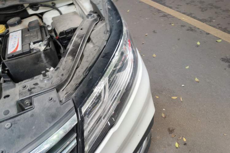 Used Roewe RX3 2020 1.6L CVT 4G Connected Ultra-Fun Elite Edition Engine Bay Left