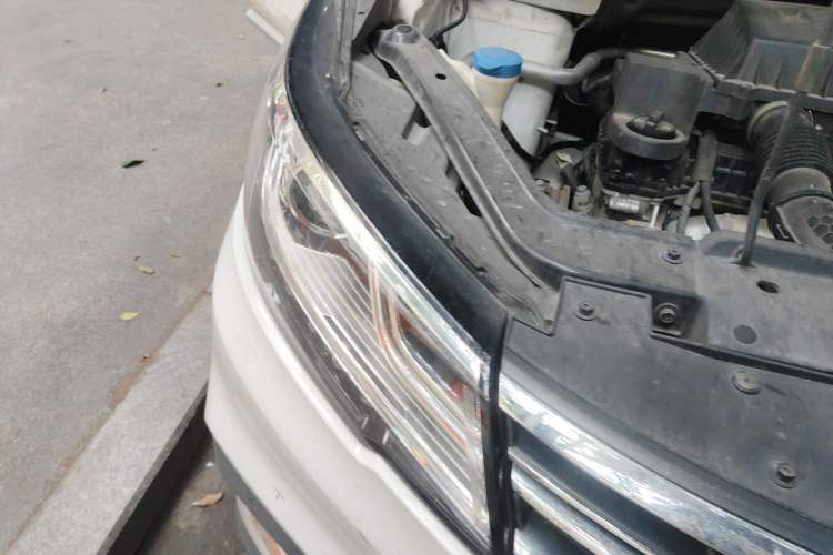 Used Roewe RX3 2020 1.6L CVT 4G Connected Ultra-Fun Elite Edition Engine Bay Right