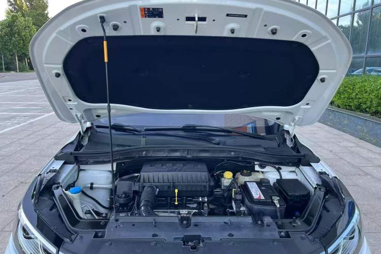 Used Roewe RX3 2020 1.6L Manual 4G Connect Ultra-Fresh Flagship Edition Engine Bay
