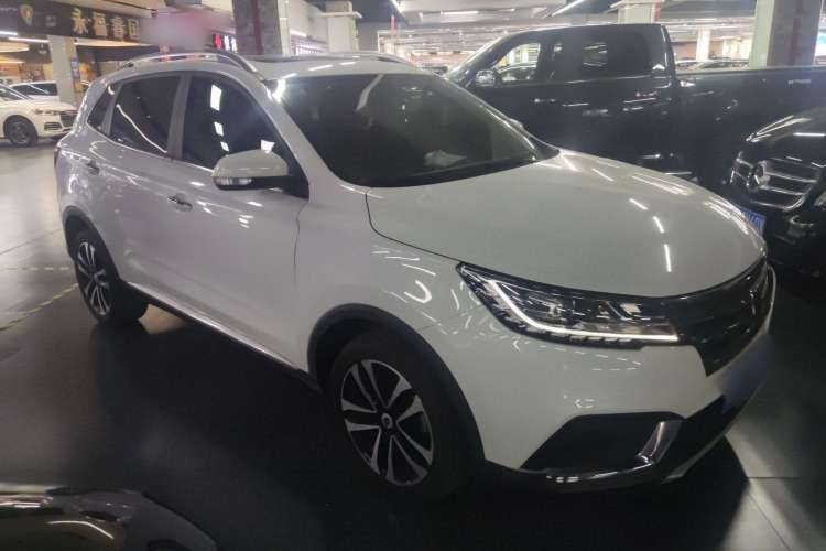 Used Roewe RX3 2020 1.6L CVT 4G Connected Ultra-Fun Elite Edition Front Right 45 Deg