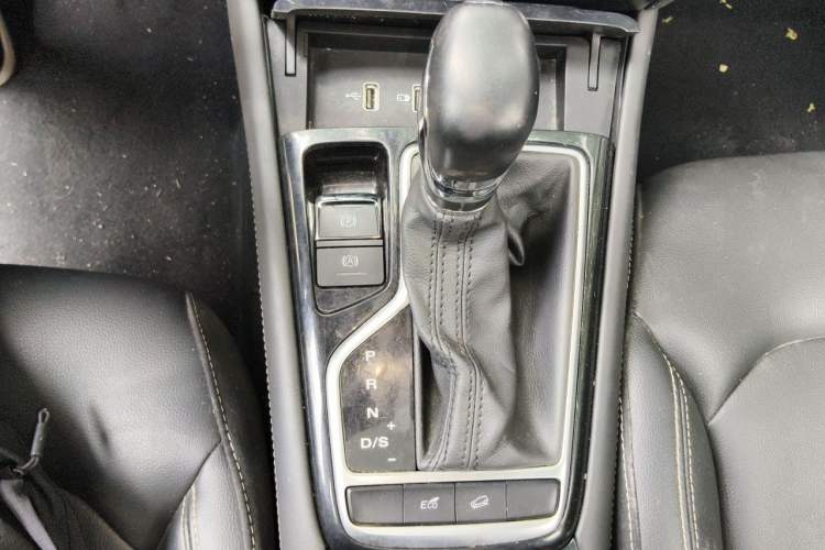 Used Roewe RX3 2020 1.6L CVT Lion's Throne 4G Connected Flagship Edition Gear Lever
