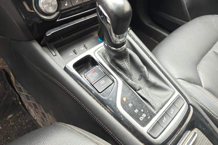 Used Roewe RX3 2020 1.6L CVT Lion's Throne 4G Connected Flagship Edition Gear Lever