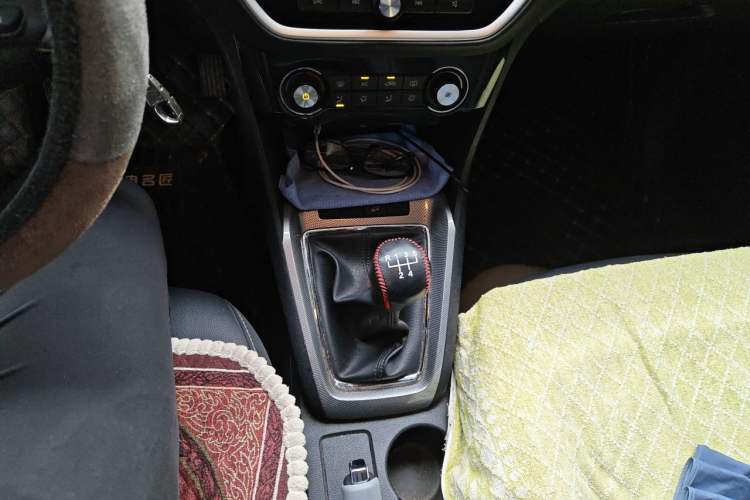 Used Roewe RX3 2020 1.6L Manual 4G Connect Ultra-Fresh Flagship Edition Gear Lever