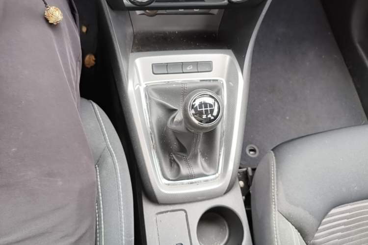 Used Roewe RX3 2020 1.6L Manual 4G Connect Super-Fresh Elite Edition Gear Lever
