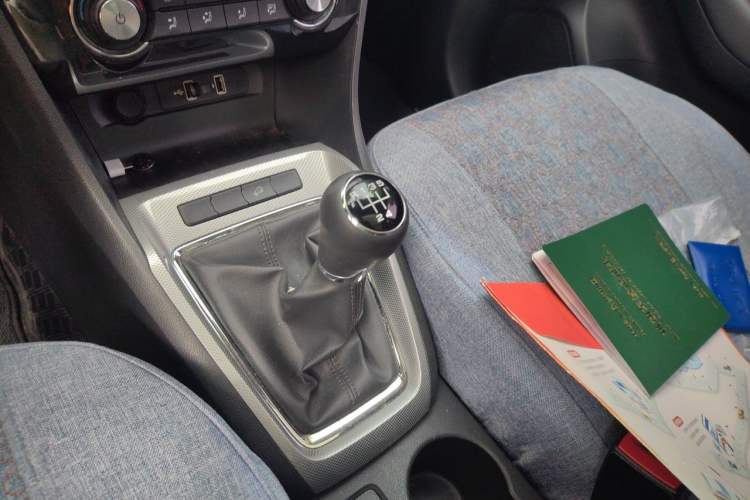 Used Roewe RX3 2020 1.6L Manual 4G Connect Ultra-Fresh Flagship Edition Gear Lever